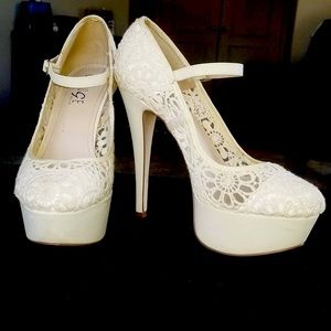 Off -white/ Beige Lace Heels